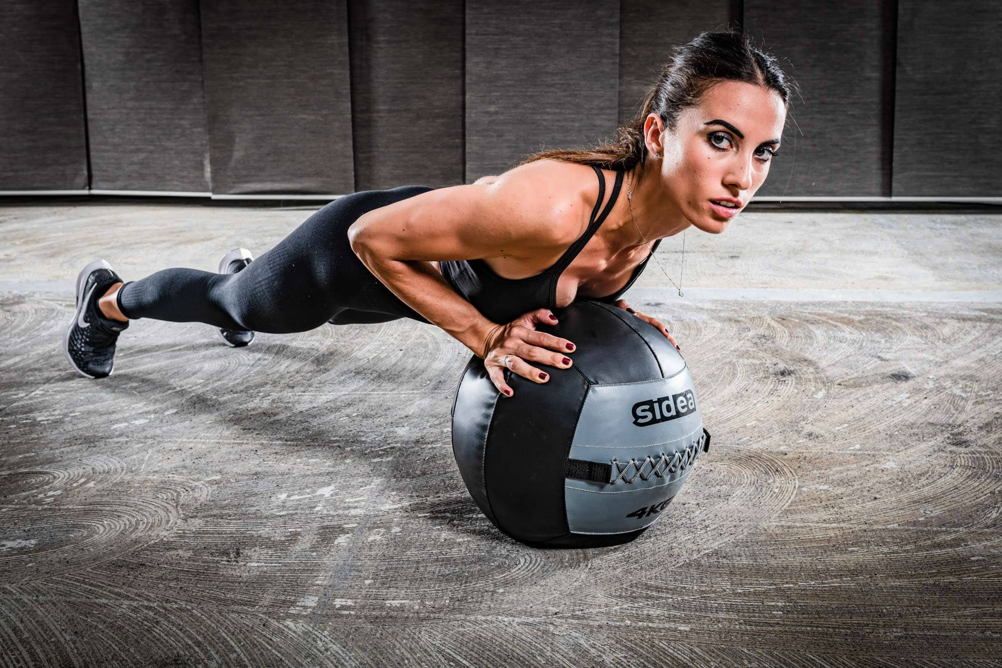 Balón medicinal: cómo usar y los mejores ejercicios para ganar músculo