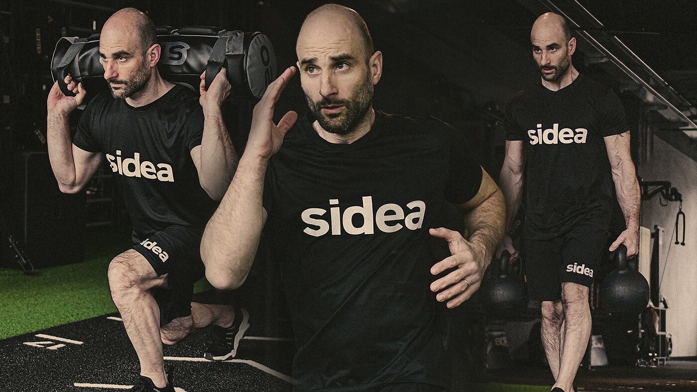 Uomo che esegue esercizi di fitness con attrezzatura Sidea, in palestra, durante una sessione di allenamento funzionale.